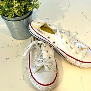 CONVERSE like new, white on white with slouch heel